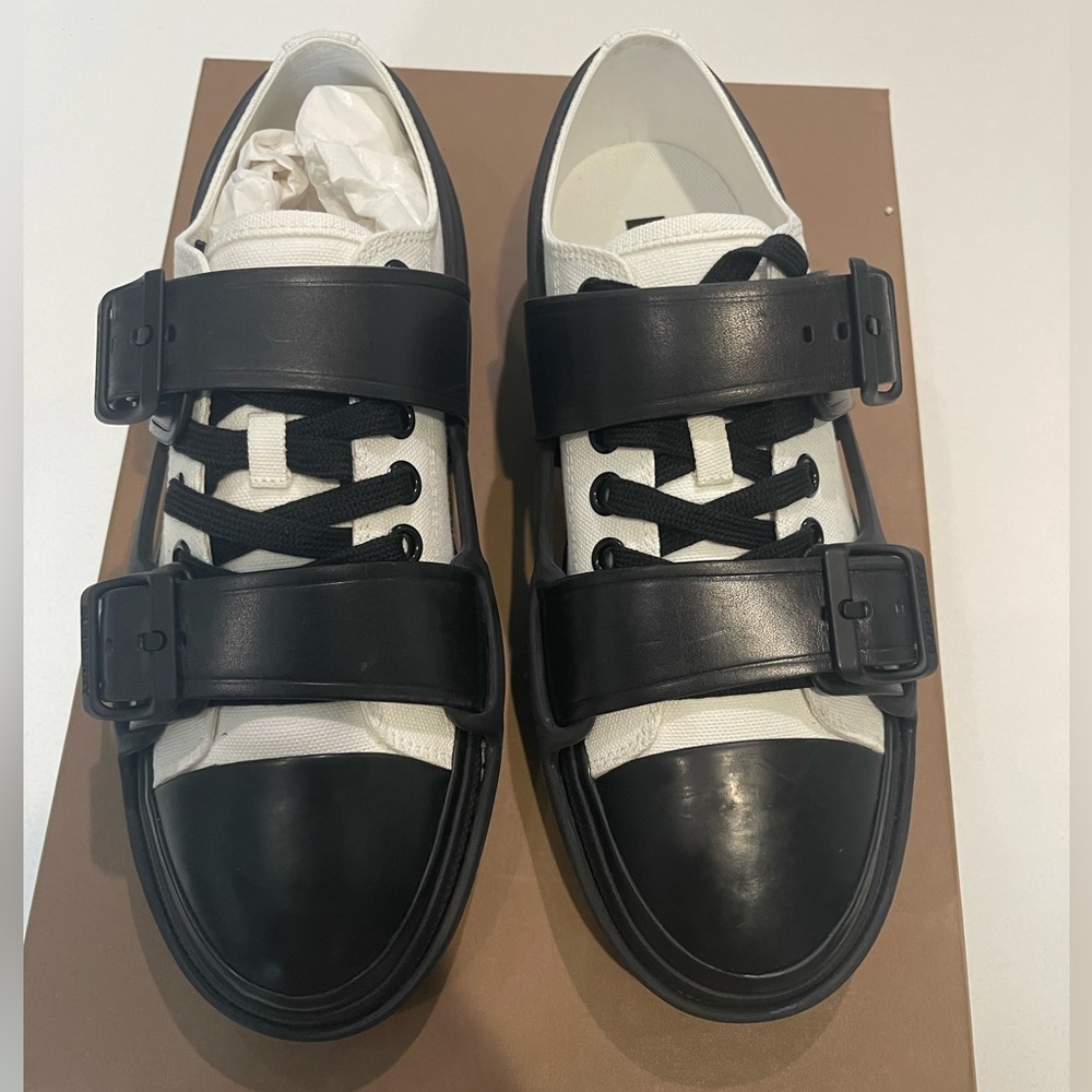 New Men’s Burberry sneakers